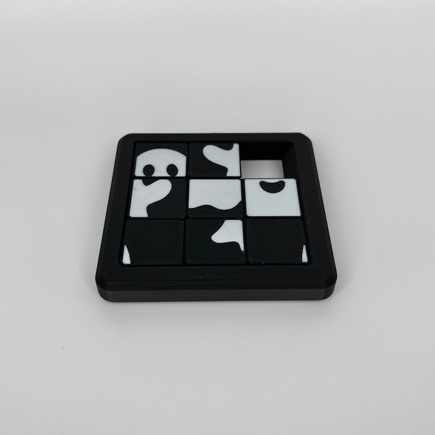 Happy Ghost 8 Sliding Puzzle