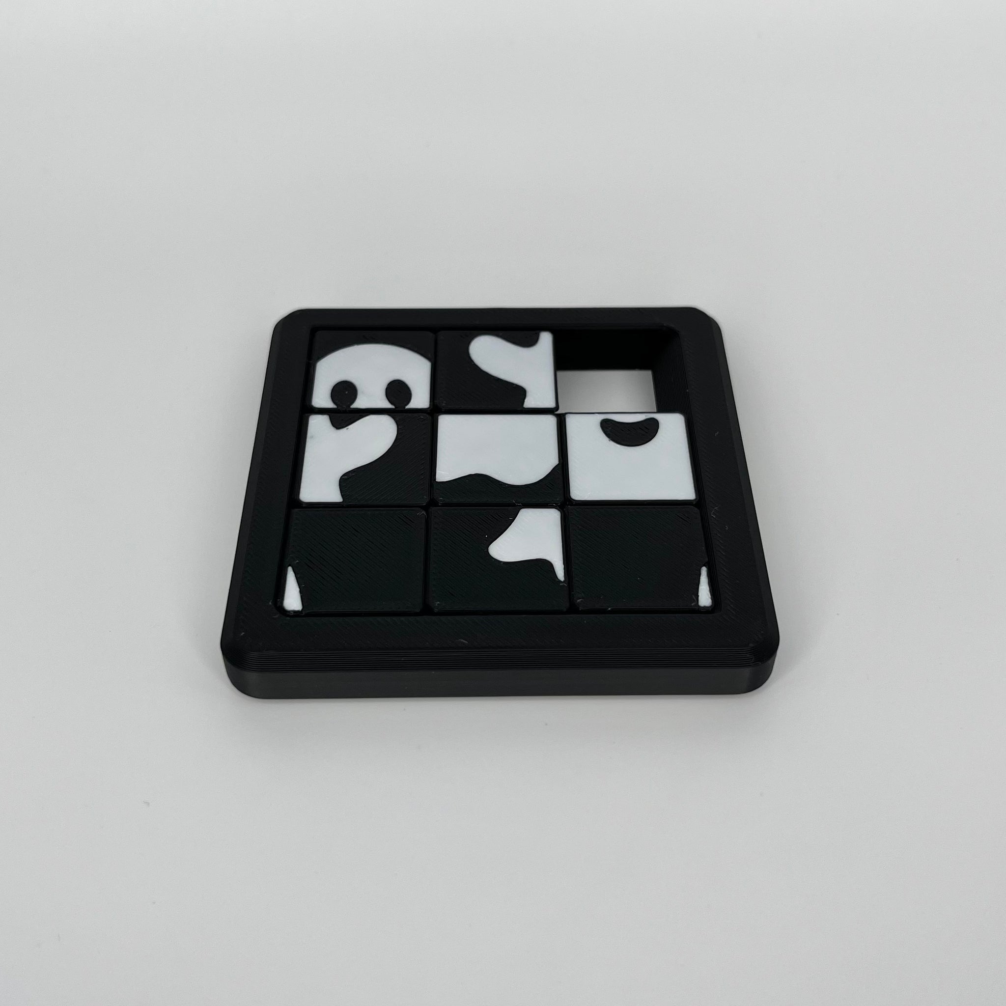 Happy Ghost 8 Sliding Puzzle